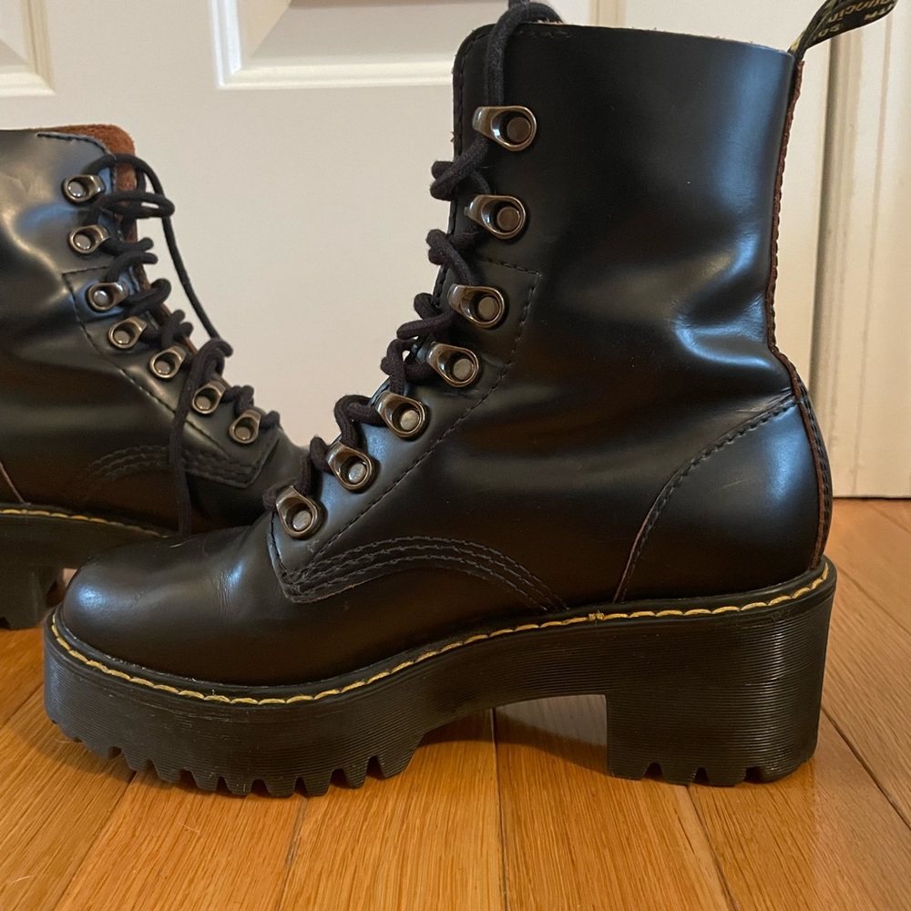 DR MARTEN LEONA BOOTS Size: US6 / 37EU / 4UK